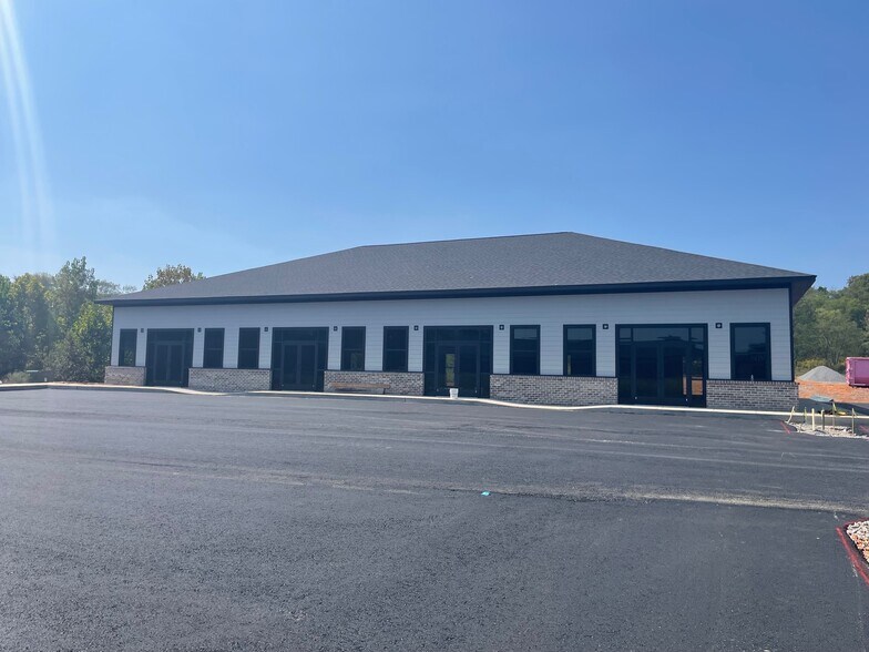 132 Merchants Blvd blvd, Clarksville, TN à louer - Photo du bâtiment - Image 3 de 10