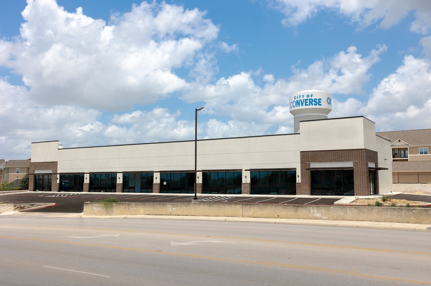 7875 Kitty Hawk rd, Converse, TX à louer - Photo du bâtiment - Image 2 de 4