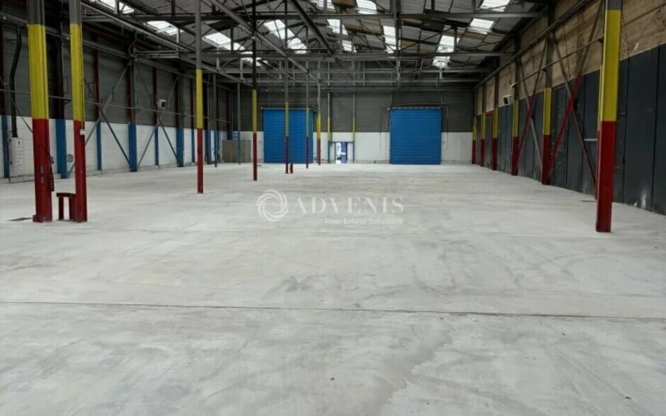 Flex in Corbeil-Essonnes for lease - Interior Photo - Image 2 of 4