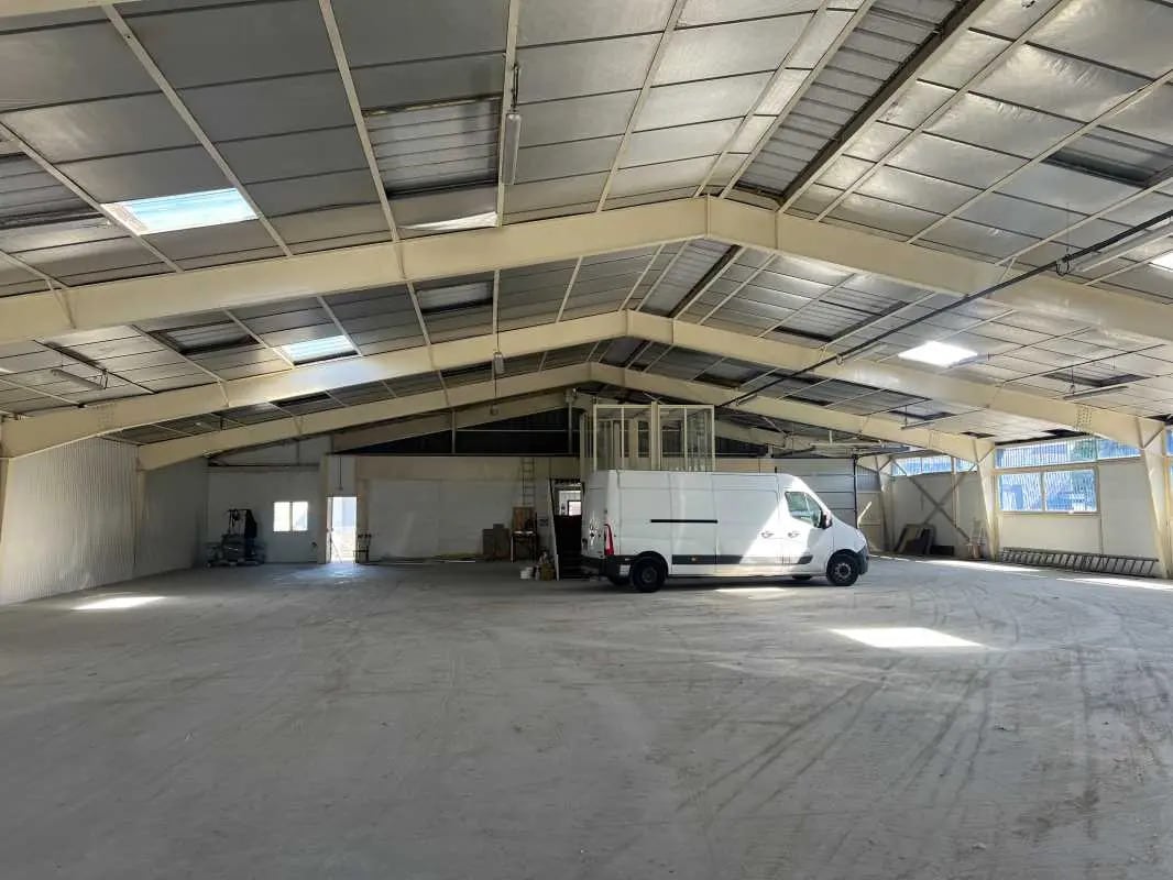 Office in Bordeaux for lease Interior Photo- Image 1 of 7