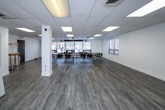 40 Railroad Ave, Glen Head, NY à louer Photo du bâtiment- Image 2 de 10