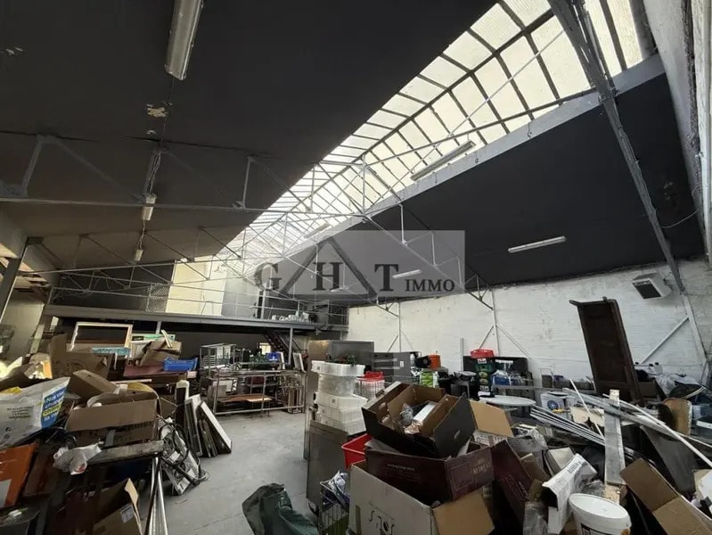 Industrial in Montreuil for sale Interior Photo- Image 1 of 7