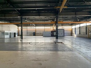 Flex in SAINT-OUEN-L'AUMONE for lease Building Photo- Image 2 of 2