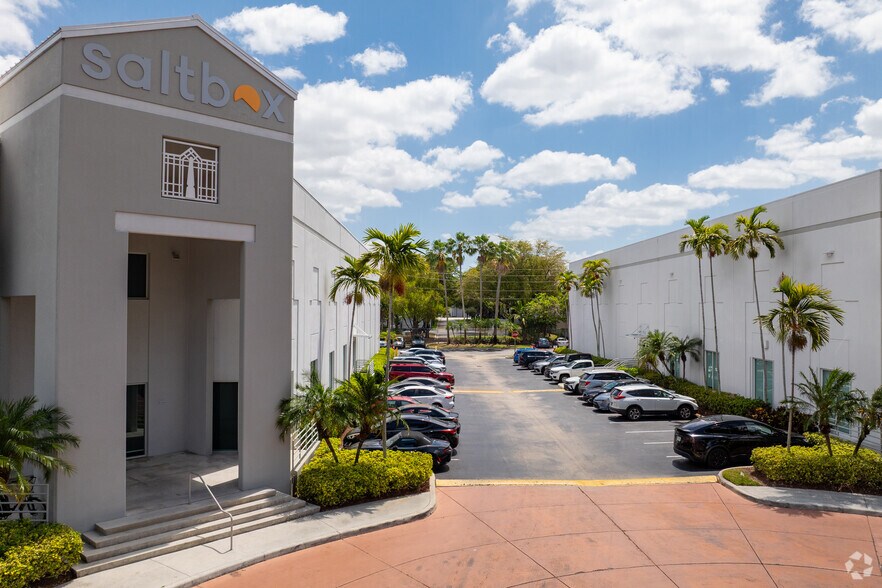 1701-1729 NW 84th Ave, Miami, FL à louer - Photo du bâtiment - Image 3 de 10