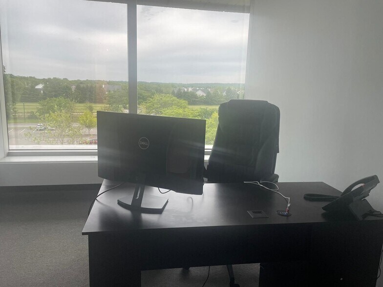 115 Broadhollow Rd, Melville, NY for lease - Interior Photo - Image 2 of 5