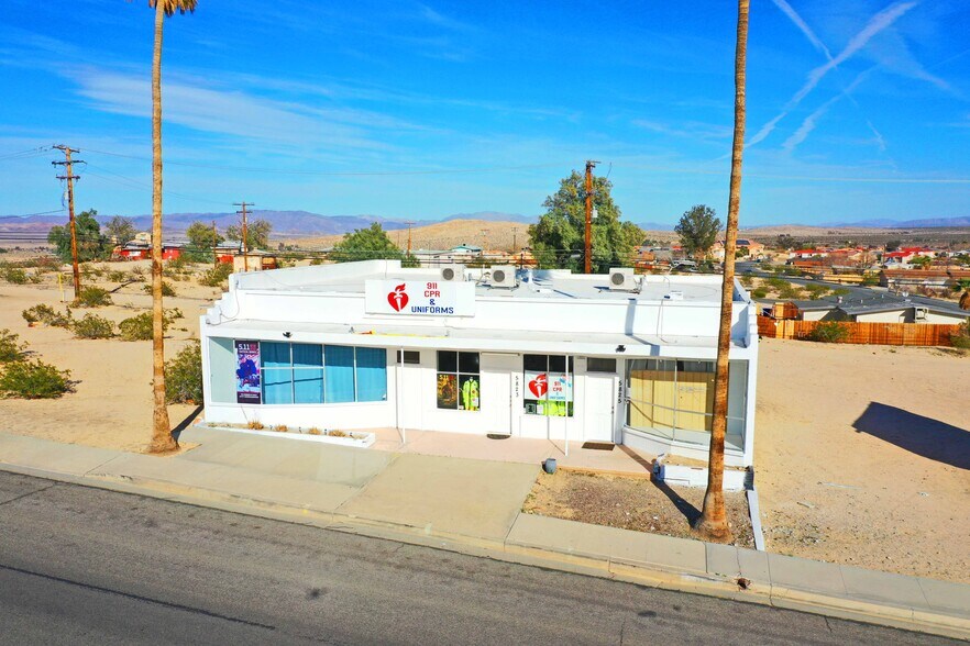 5823 Adobe Rd, Twentynine Palms, CA à vendre - Photo du bâtiment - Image 2 de 10
