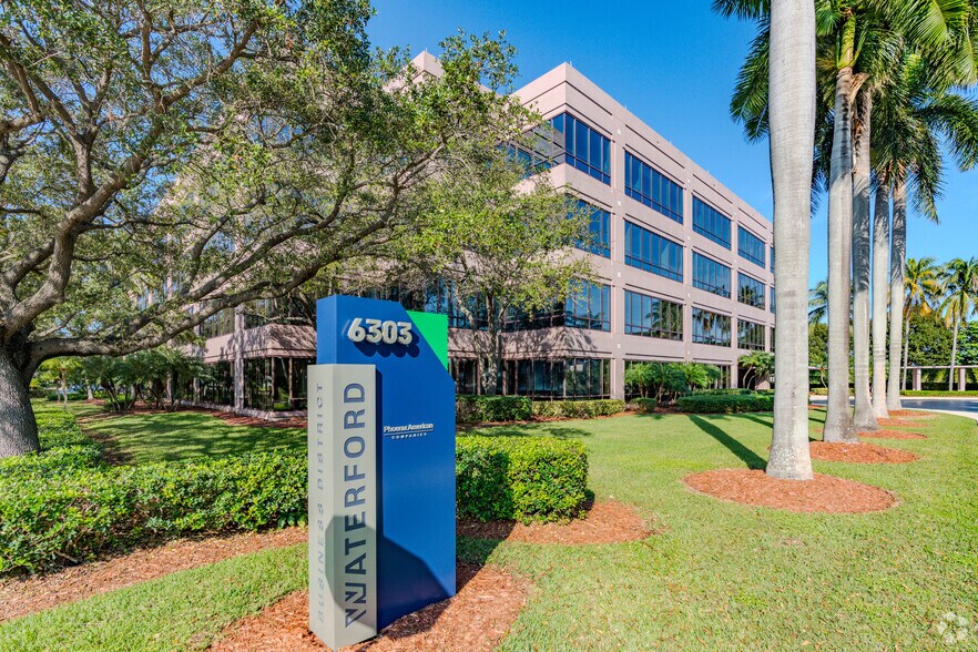 6303 Waterford District Dr, Miami, FL à louer - Photo du bâtiment - Image 3 de 8