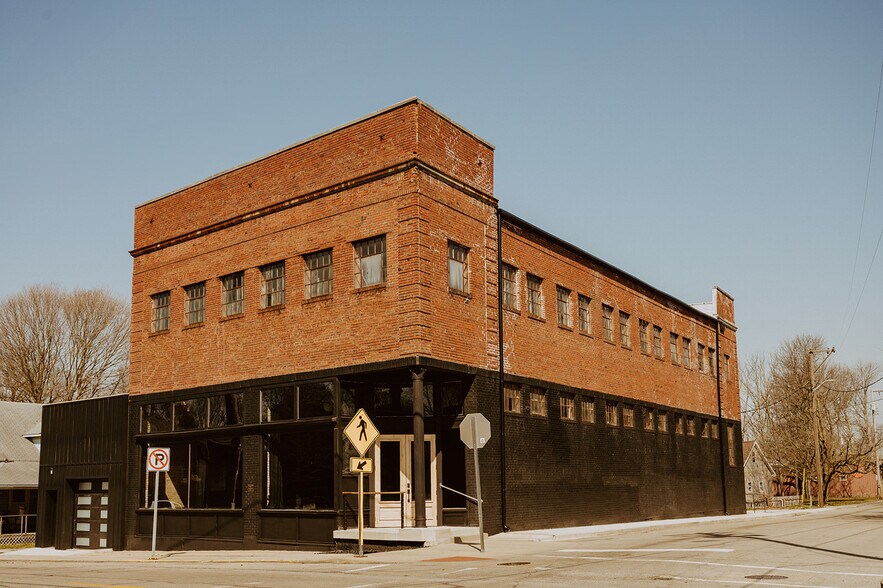 4 W Main St, Markleville, IN à vendre - Photo du bâtiment - Image 1 de 16