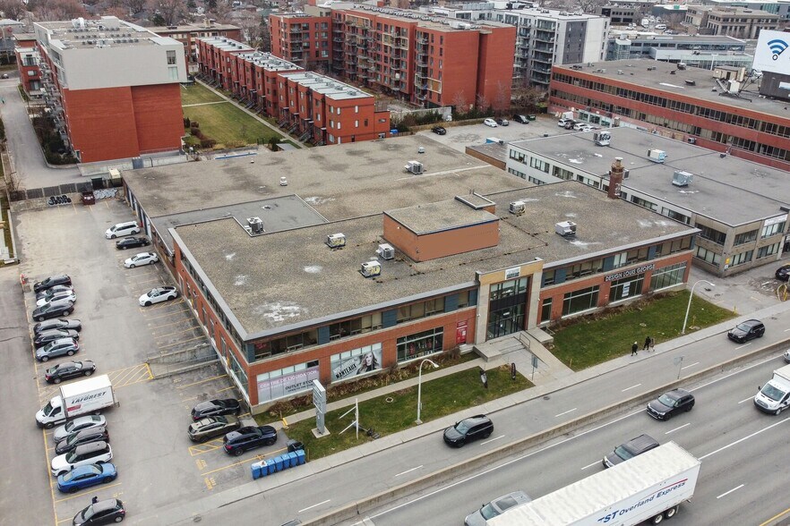 4360 Ch de la Côte-de-Liesse, Mt Royal, QC à vendre - Photo du bâtiment - Image 2 de 33