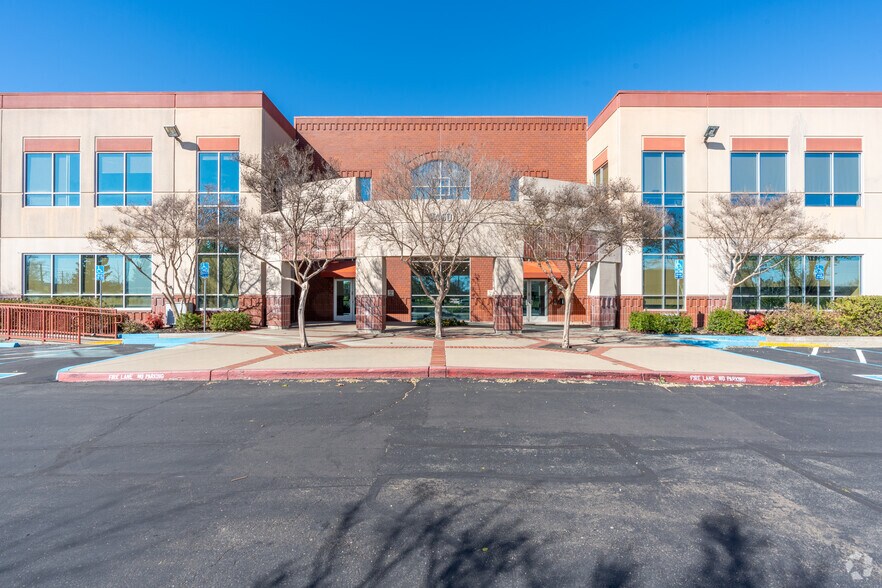 2450 Del Paso Rd, Sacramento, CA à louer - Photo principale - Image 1 de 7