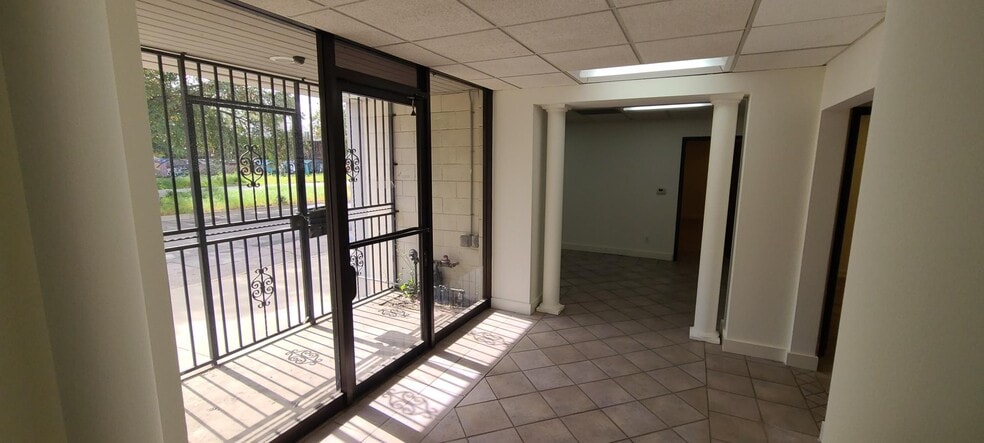 10615 Chandler Blvd, North Hollywood, CA à louer - Photo du bâtiment - Image 2 de 15