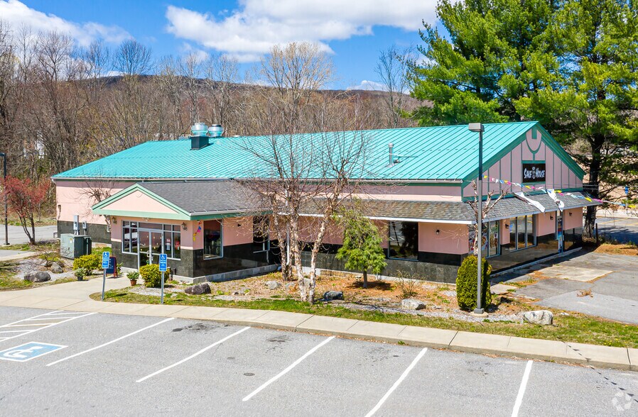 53 McDermott Ave, Torrington, CT à vendre - Photo principale - Image 1 de 5