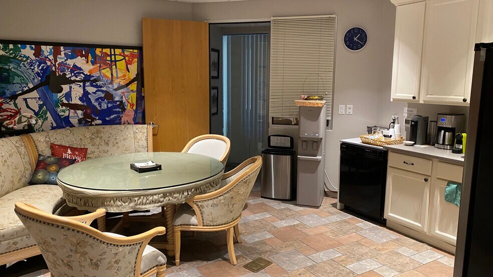 11031 Grissom Ln, Dallas, TX à vendre - Photo du bâtiment - Image 3 de 9