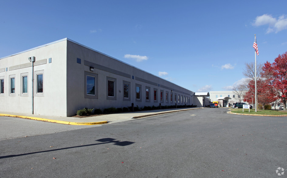 11800 Tech Rd, Silver Spring, MD for lease - Building Photo - Image 1 of 3