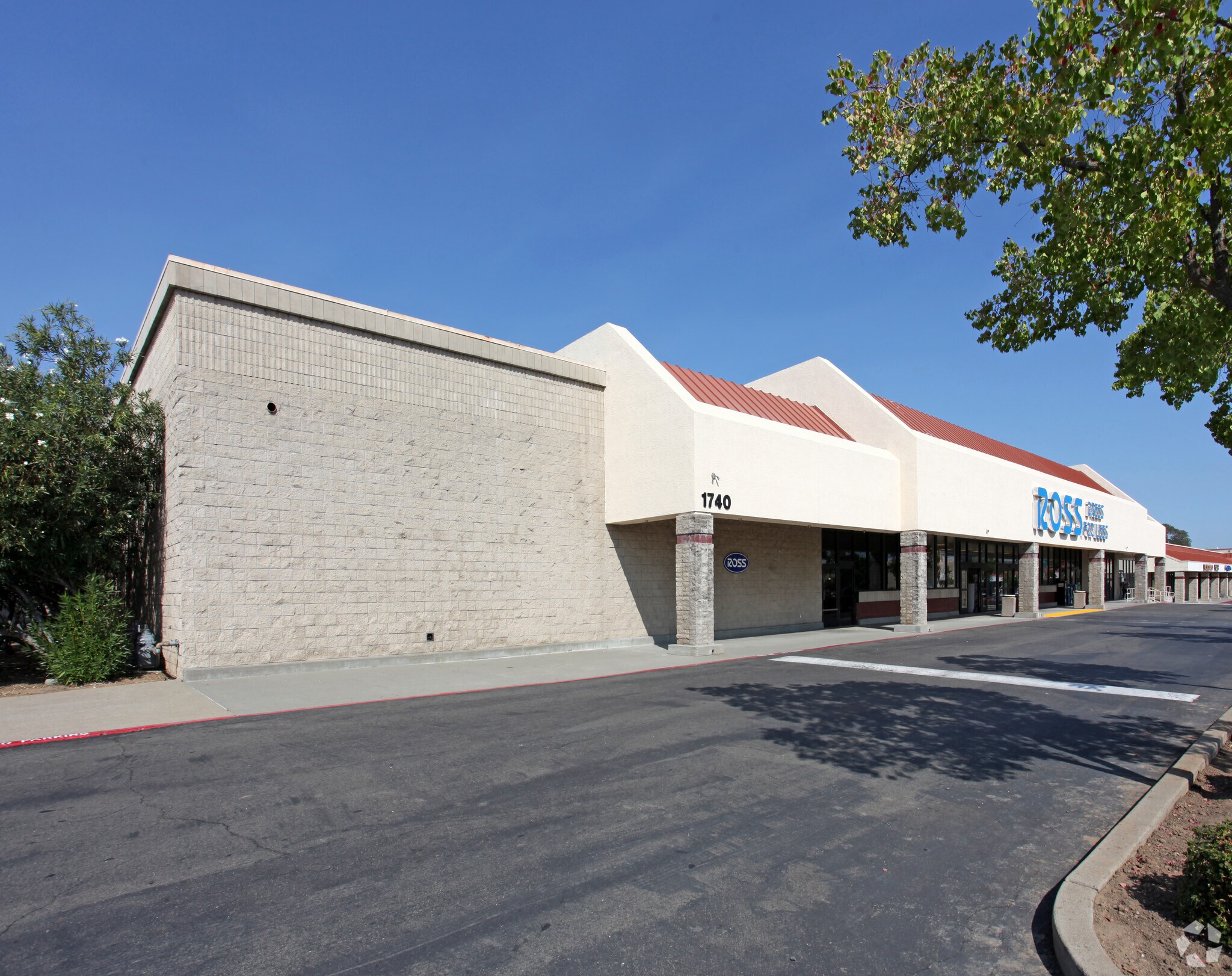 1740 Santa Clara Dr, Roseville, CA for lease Primary Photo- Image 1 of 8