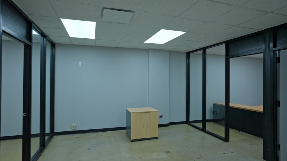 275 Jericho Tpke, Floral Park, NY for lease - Commercial Listing Video - Image 2 of 8