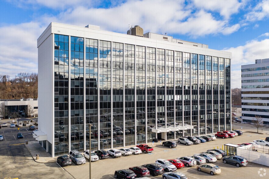 300 Penn Center Blvd, Pittsburgh, PA à louer - Photo du bâtiment - Image 2 de 7