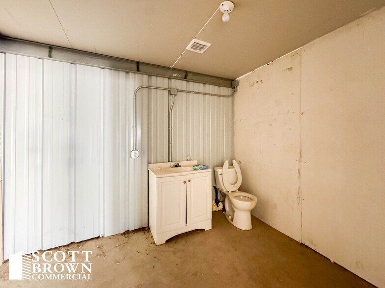 900 Utility Rd, Sanger, TX à louer - Photo du bâtiment - Image 2 de 27