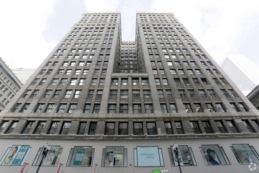 111 N Wabash Ave, Chicago, IL à vendre - Photo du bâtiment - Image 1 de 11