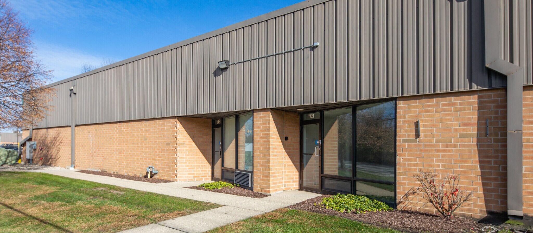 7111-7137 N Austin Ave, Niles, IL à louer Photo du bâtiment- Image 1 de 2