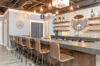 10 Kingsbridge Rd, Fairfield, NJ à louer Photo du bâtiment- Image 2 de 5