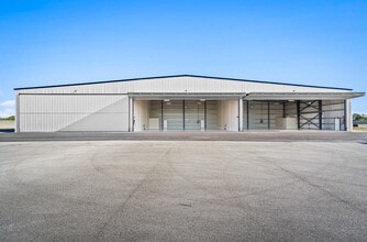 2590 Airport North Dr, Vero Beach, FL for lease Building Photo- Image 1 of 8