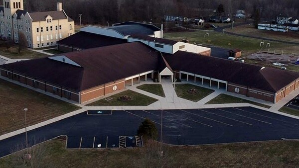 14733 Main St, Moores Hill, IN à vendre - Photo du bâtiment - Image 1 de 38