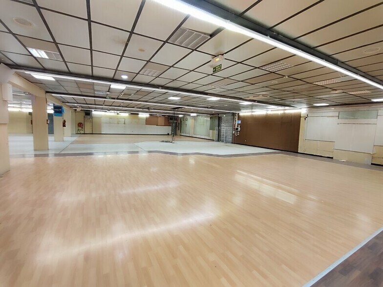 Commerce de détail dans Bourgoin-Jallieu à vendre - Photo du bâtiment - Image 2 de 10