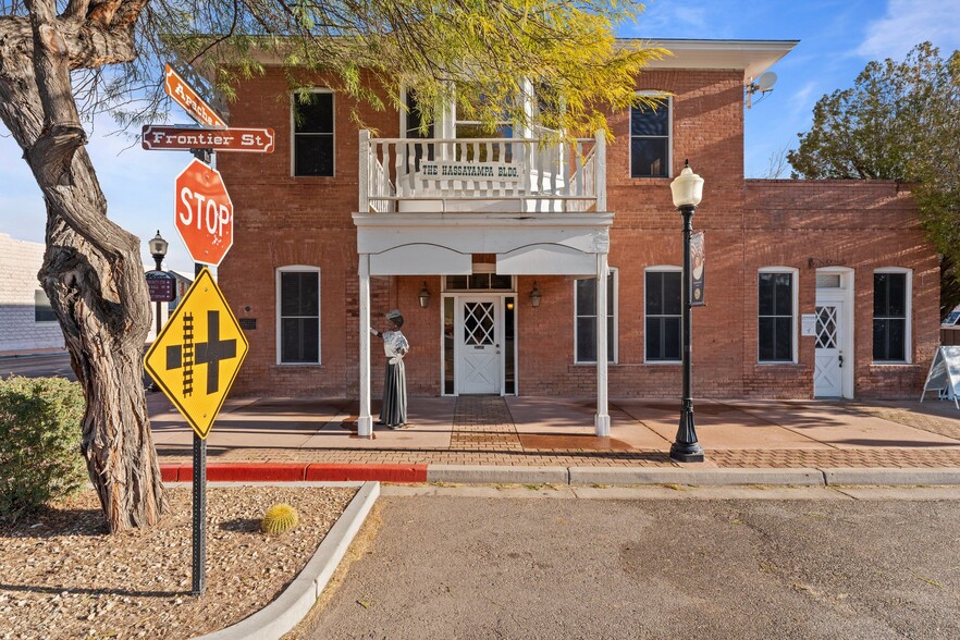 1 E Apache St, Wickenburg, AZ à louer - Photo principale - Image 1 de 14