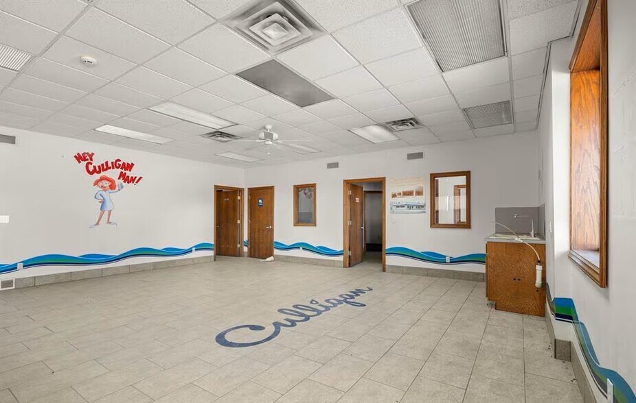 801 W Main St, Owosso, MI à vendre - Photo du bâtiment - Image 3 de 18