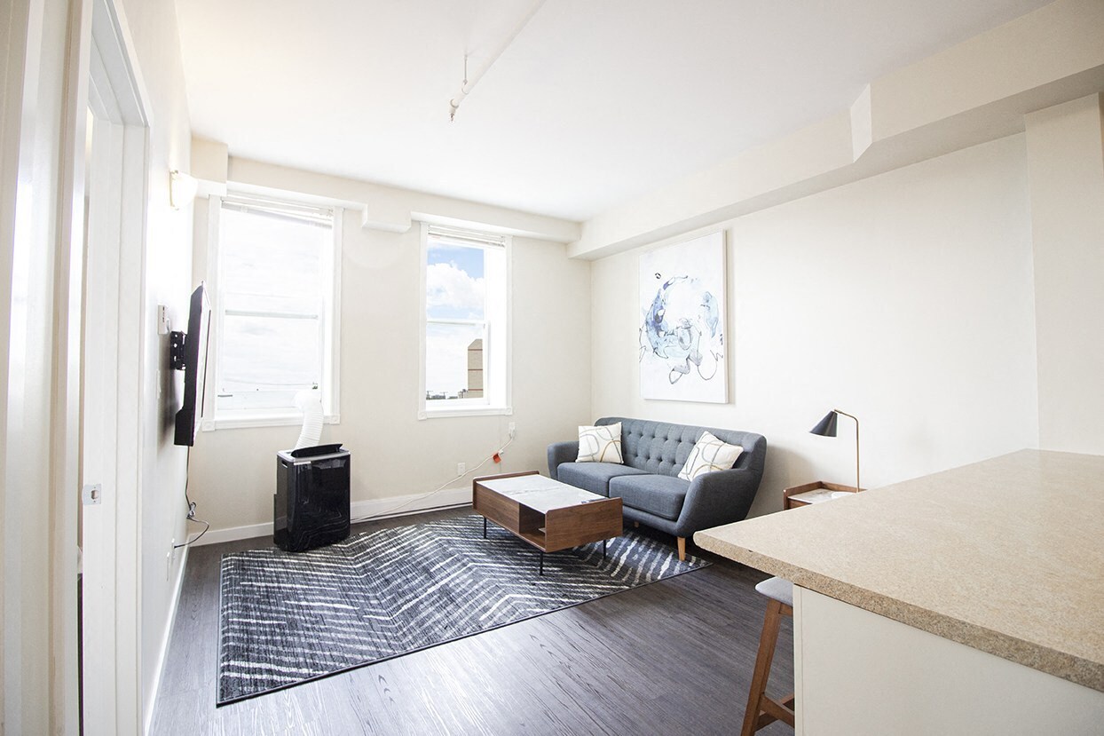 300 Taché Av, Winnipeg, MB for lease Primary Photo- Image 1 of 30