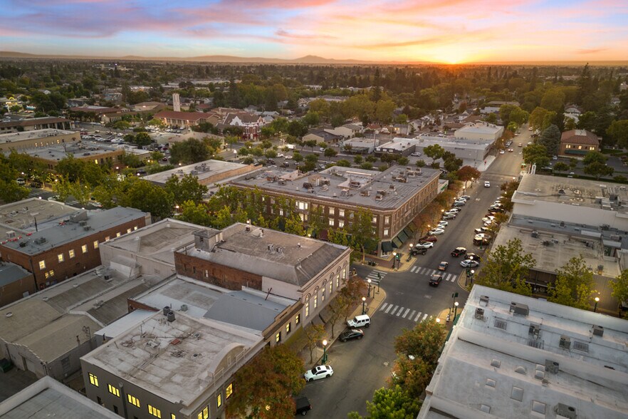 10 S School St, Lodi, CA à vendre - Photo du bâtiment - Image 3 de 49