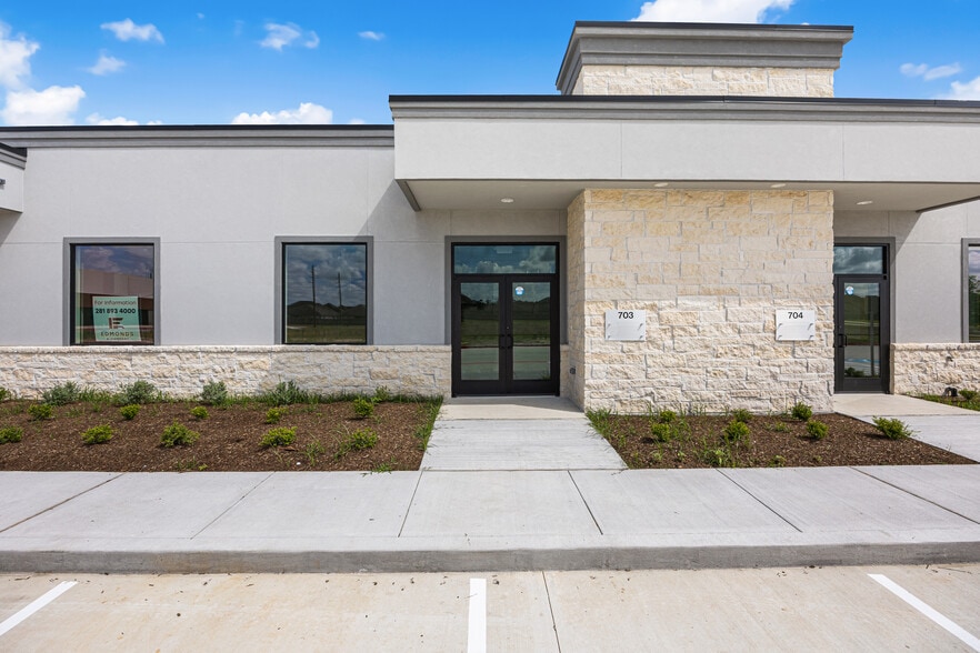 17904 Lake Houston Pkwy #703, Atascocita, TX for lease - Primary Photo - Image 1 of 3