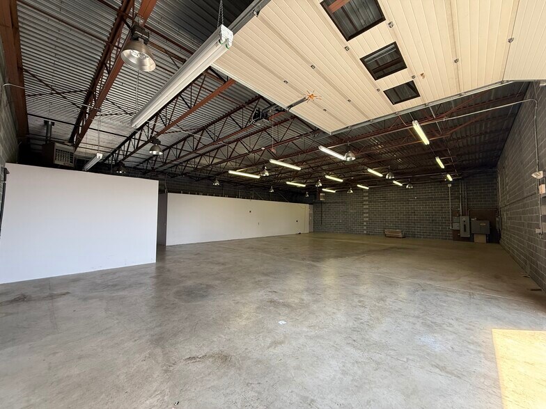 2075 Quaker Pointe Dr, Quakertown, PA à louer - Photo du bâtiment - Image 3 de 7