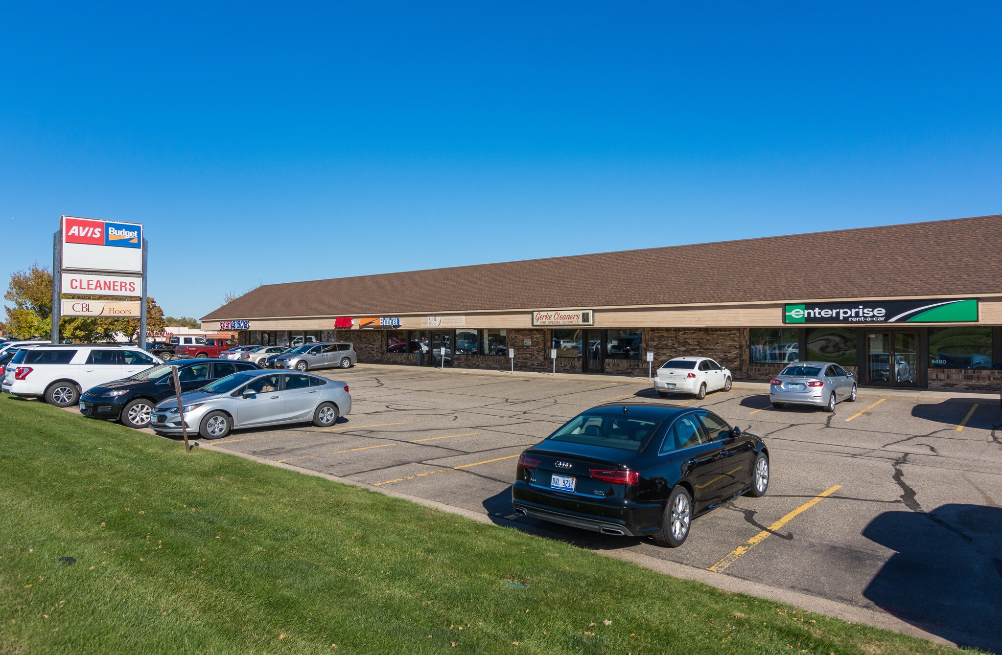 5440-5480 S Robert Trl, Inver Grove Heights, MN à vendre Photo du bâtiment- Image 1 de 8