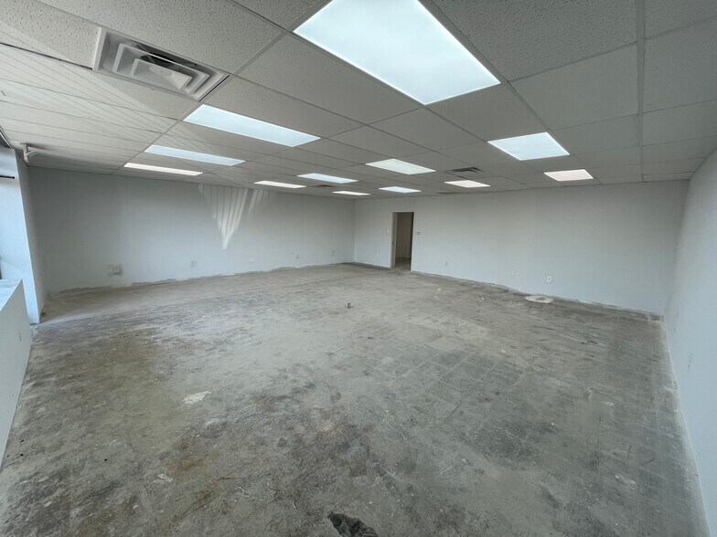 19000 W Warren Ave, Detroit, MI à vendre - Photo intérieure - Image 2 de 4