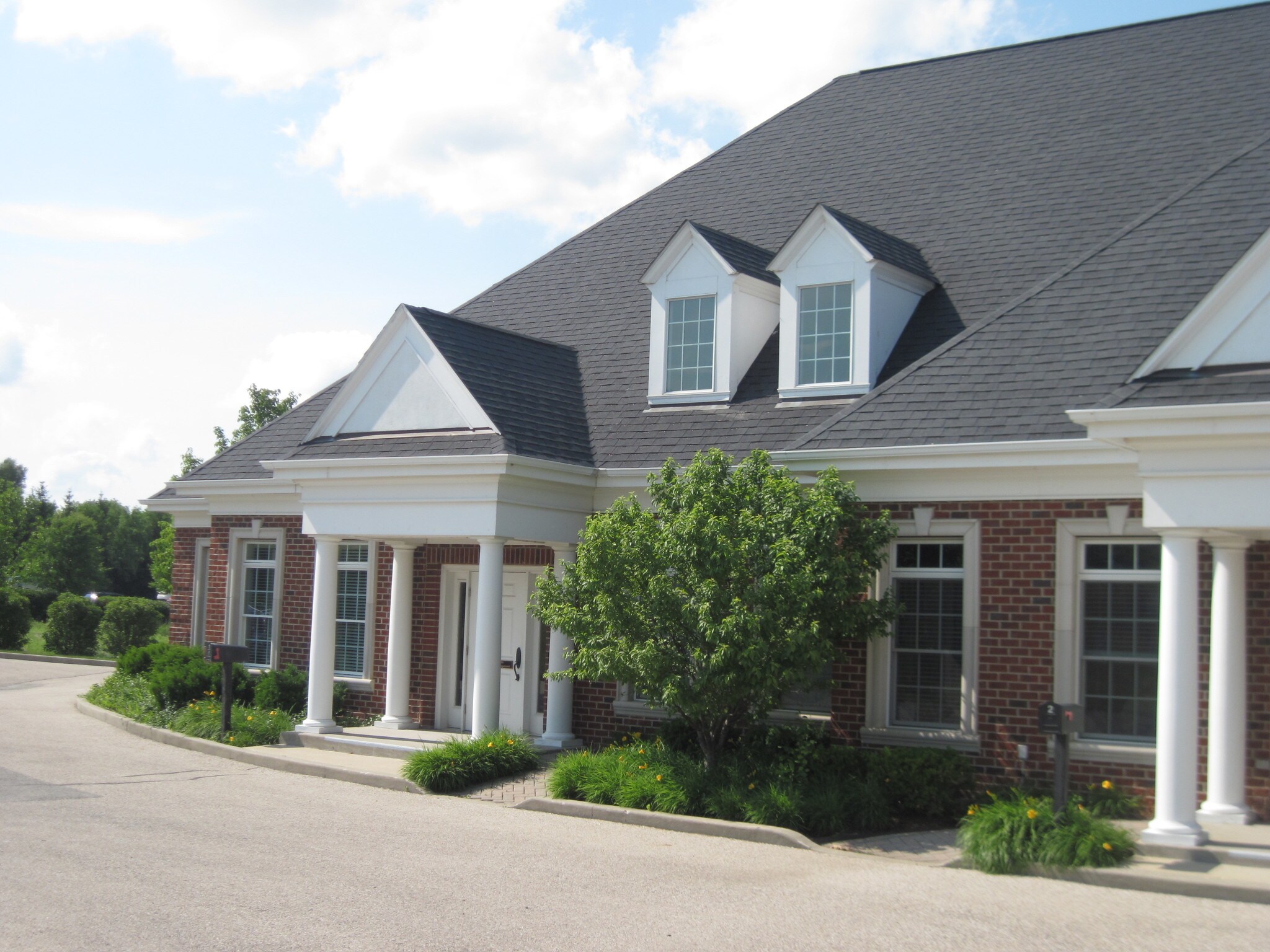 40 Landover Pky, Hawthorn Woods, IL for sale Building Photo- Image 1 of 1