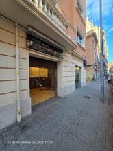 Retail in Barcelona, Barcelona for lease Interior Photo- Image 2 of 14