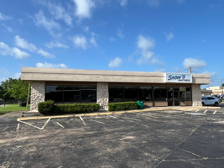 1427 W Will Rogers Blvd, Claremore, OK for lease - Building Photo - Image 2 of 3