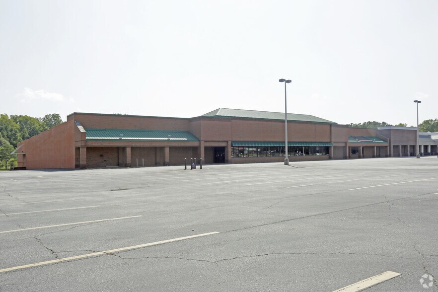 903 Elbert St, Elberton, GA à louer - Photo principale - Image 1 de 3