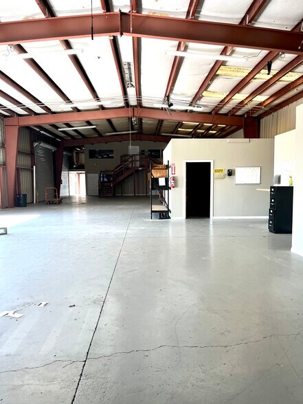 777 Wesley Ave, Tarpon Springs, FL à louer - Photo du bâtiment - Image 2 de 17