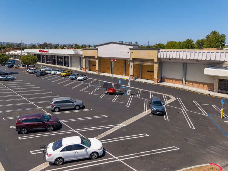 3000-3130 S Sepulveda Blvd, Los Angeles, CA for lease - Building Photo - Image 3 of 14