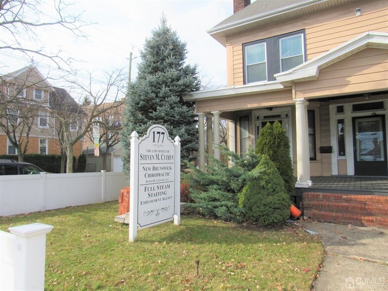 177 Livingston Ave, New Brunswick, NJ à louer - Photo du bâtiment - Image 3 de 14