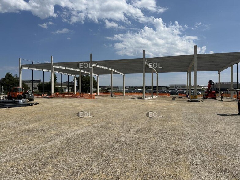 Office in Servon for lease - Construction Photo - Image 3 of 5