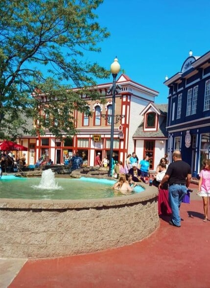 102-258 S Huron Ave, Mackinaw City, MI for lease - Building Photo - Image 3 of 5