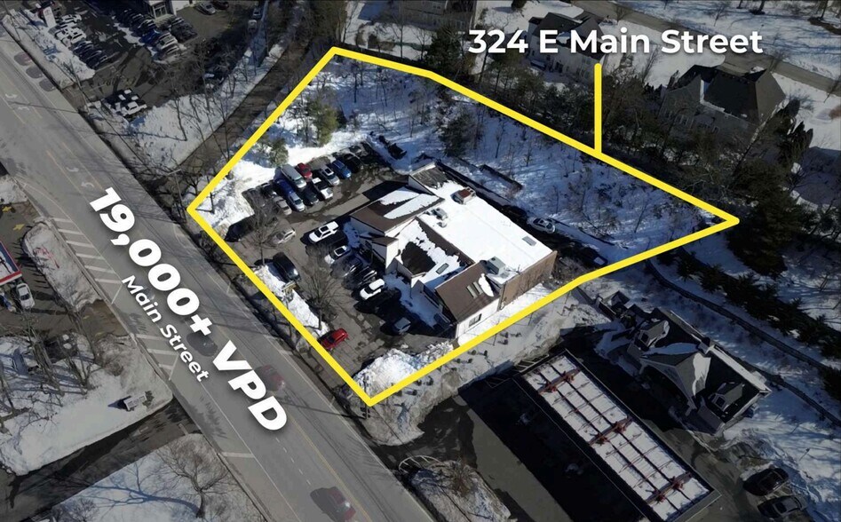 324 E Main St, Smithtown, NY à vendre - Photo du bâtiment - Image 3 de 11