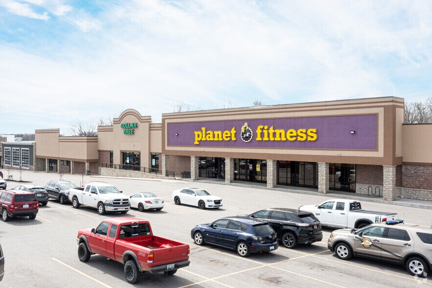 406-418 S 1st Ave, La Grange, KY à louer - Photo du bâtiment - Image 2 de 4