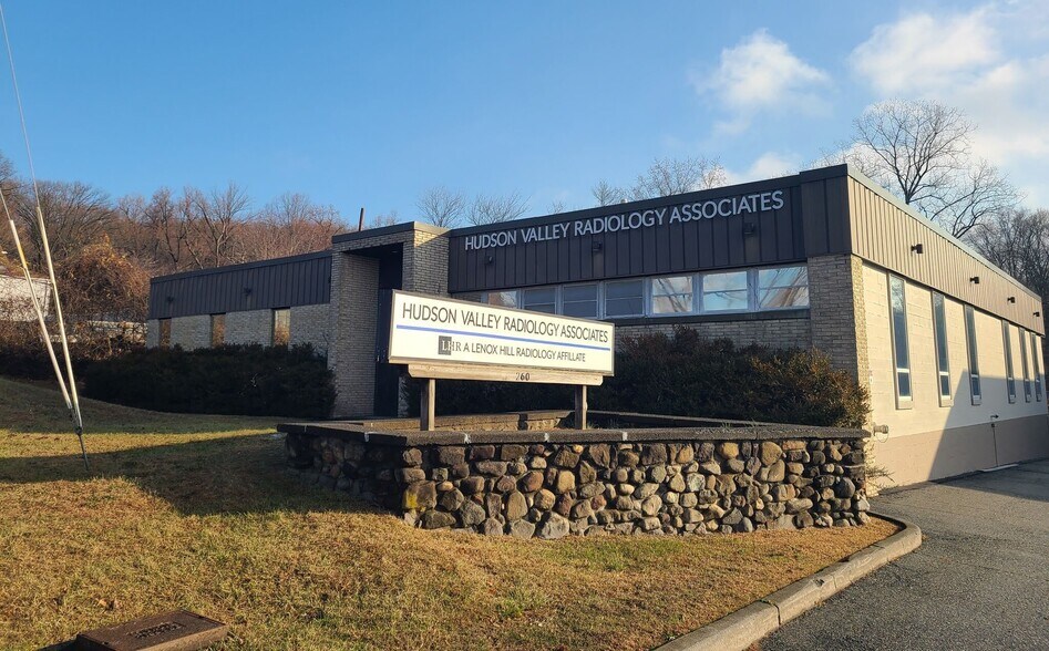 260 N Route 303, West Nyack, NY à louer - Photo du bâtiment - Image 3 de 5
