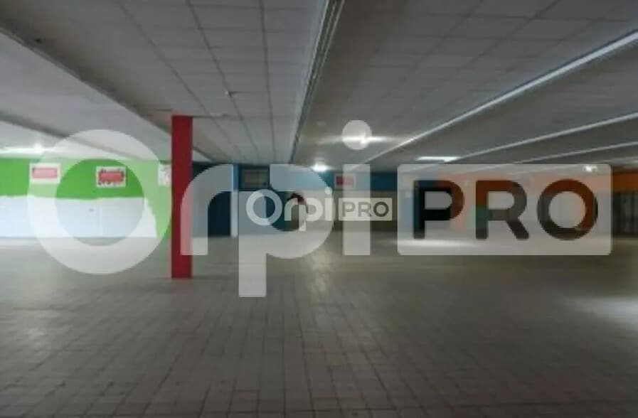 Retail in Reims for lease - Interior Photo - Image 2 of 4