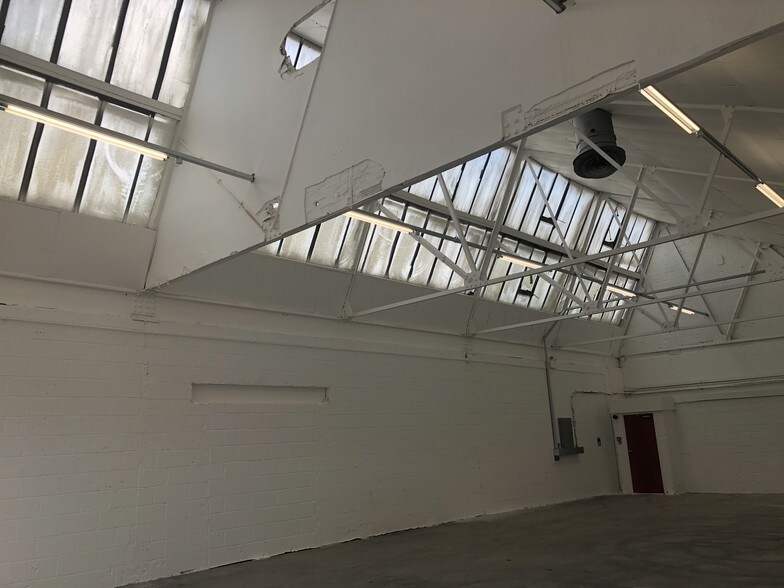 5H Main Dr, Wembley à louer - Photo du bâtiment - Image 2 de 11